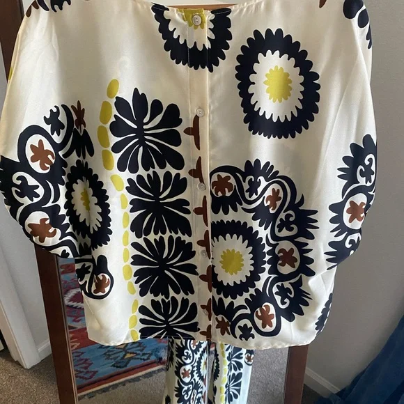 MELLODAY Black and Yellow Floral SET. Includes blouse and pants. - Picture 2 of 7